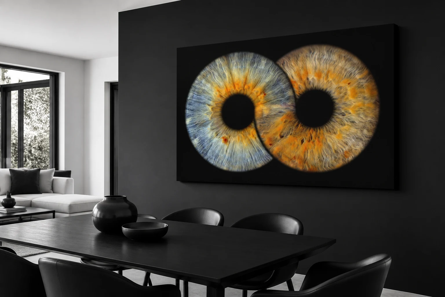 Wohnraumvisualisierung: Infinity-Collage mit zwei Iriden als Leinwand in einem anthrazitfarbenen Wohn- und Essbereich